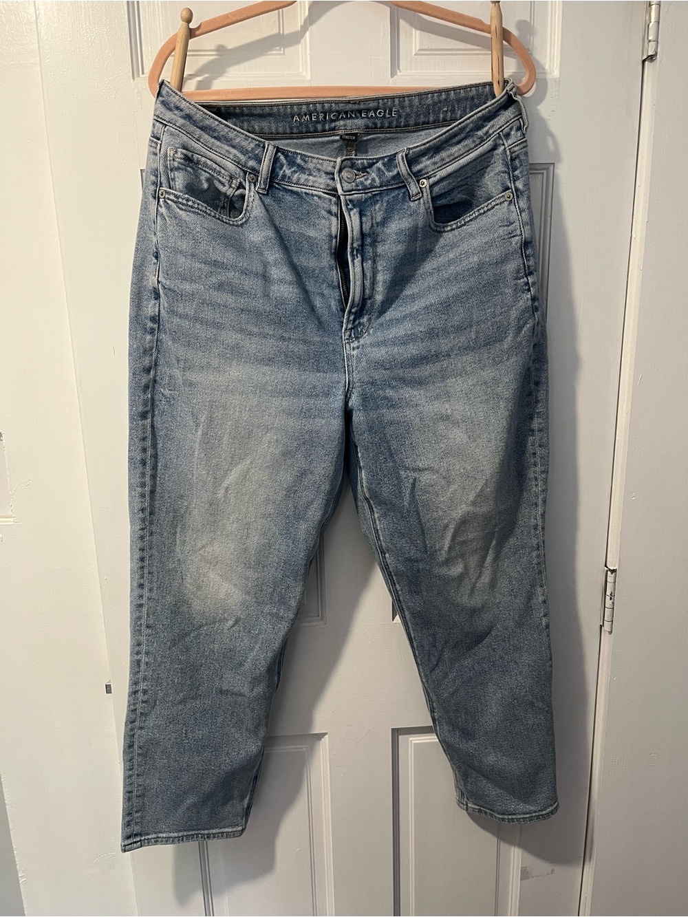 American Eagle Outfitters Straight Leg Mom Jean 14 Short